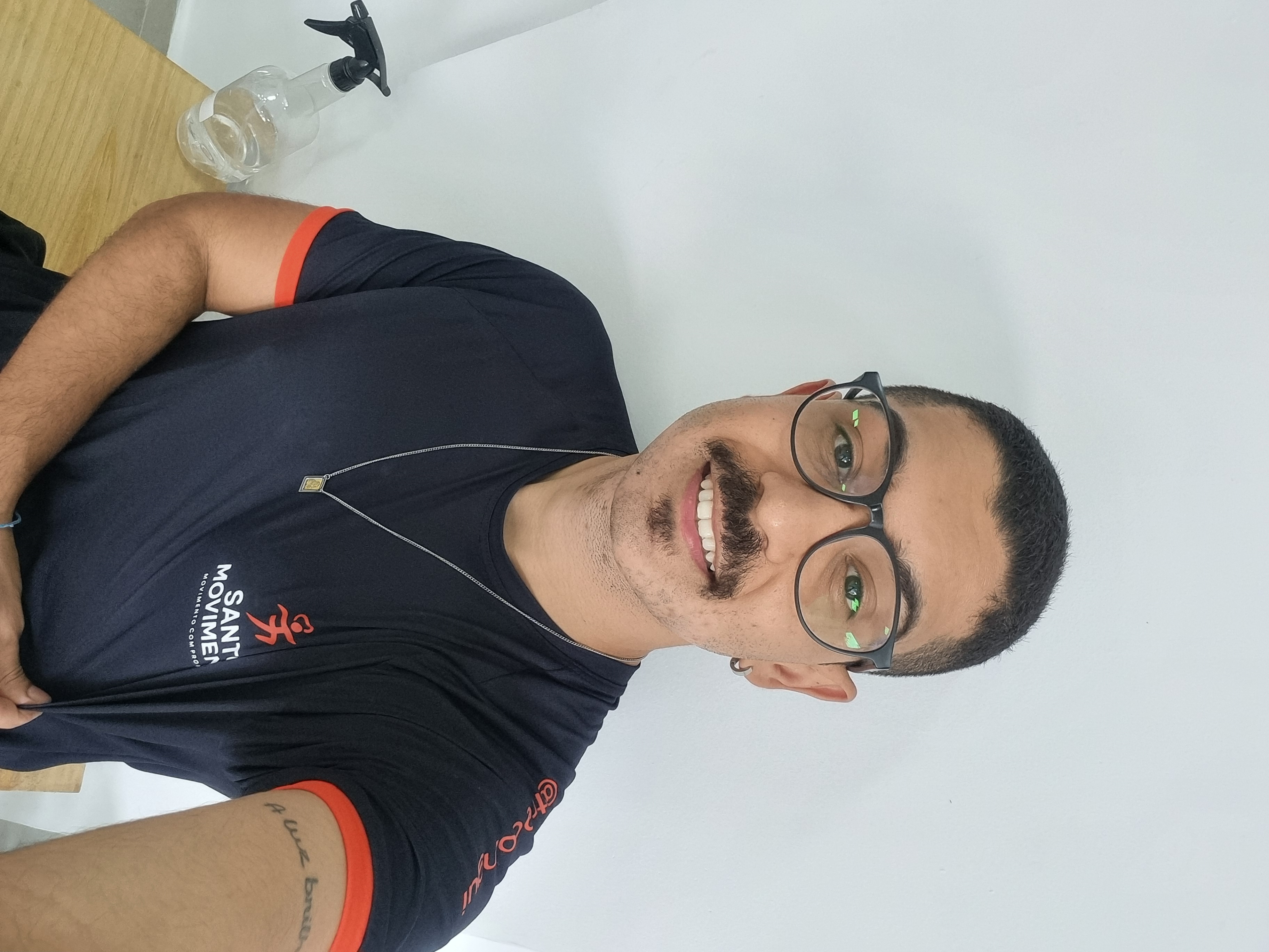 Foto do Guilherme, gestor e professor do O Santo Movimento