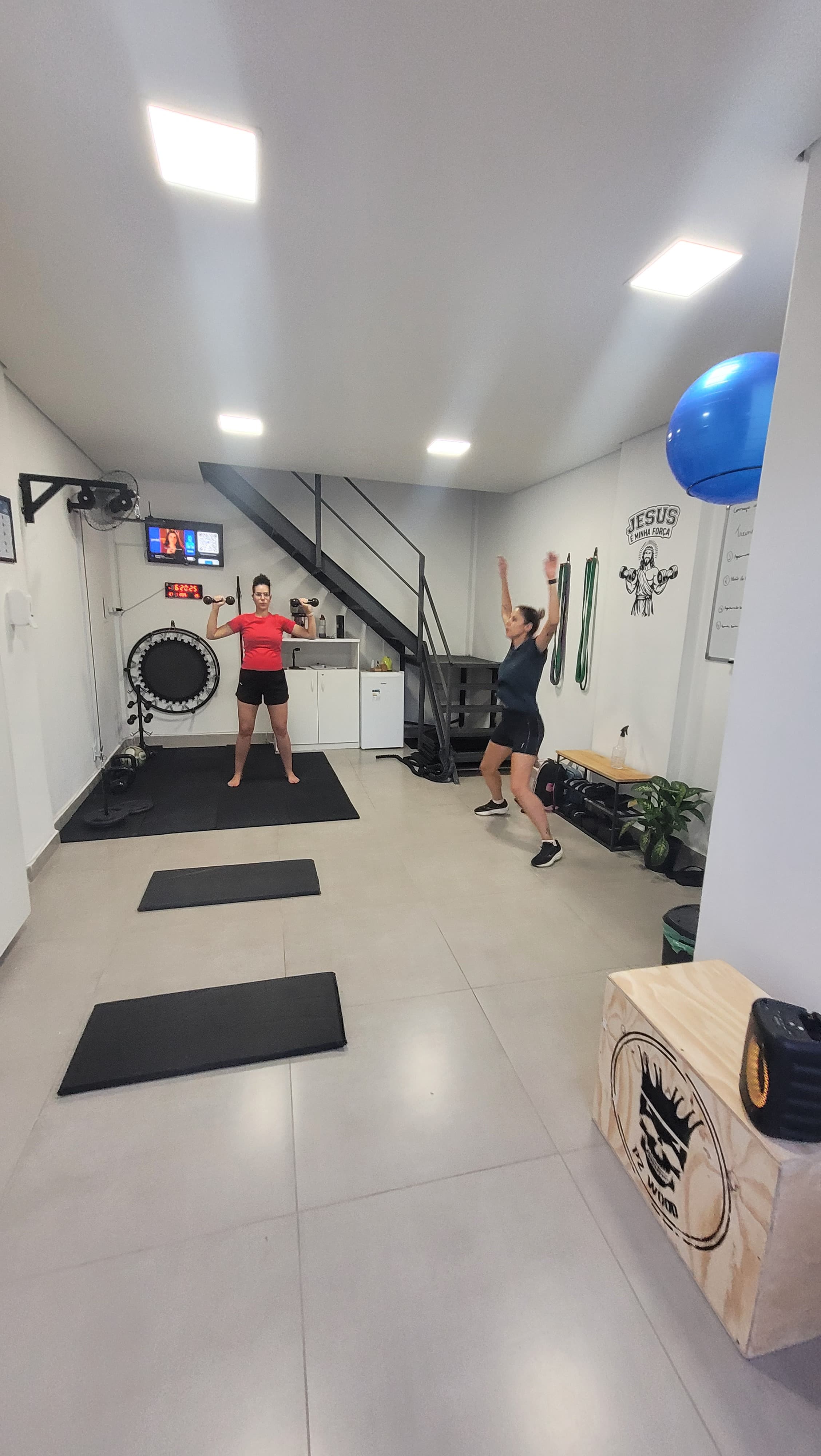 Turma treinando no O Santo Movimento